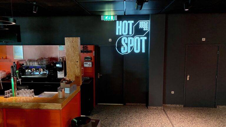 Tekstprojectie in cultuurcentrum De Oosterpoort met een Signum 50