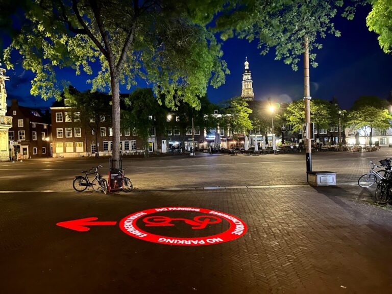 Projectie op de Markt in Middelburg met een Signum 75