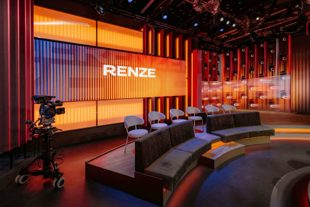 54 ACME Cyclone moving heads als decorwand in de studio van RENZE